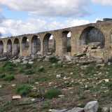 ...con le sue mura e i suoi archi dona un�aria ancora pi� suggestiva al posto